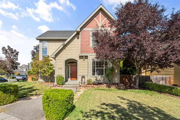 1134 Steamboat Dr, Central Point, OR 97502, USA