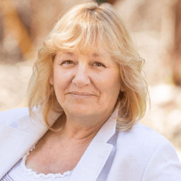 Julia Randall